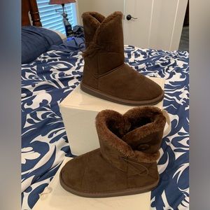 Brown Fuzzy Boot - Size 8